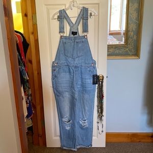 Risen overalls vintage 90’s style.